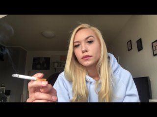 yt5s.io-beautiful blonde model smoking close-up-(1080p)